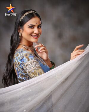Pooja Birari Instagram - स्थिरता आणि सामर्थ्य प्रतिबिंबित करणारा आजचा रंग राखाडी... 
कशी दिसतेय मंजिरी या रंगात...?
नवरात्रीच्या हार्दिक शुभेच्छा...

Photography : @bharatpawarphotography 
MUA : @thevinodsarode 
Styling : @nehachaudhary_ 

#Navratri2024 #StarPravah