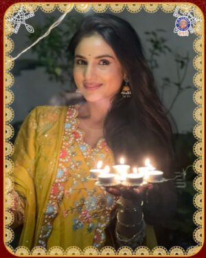 Pooja Birari Instagram - अभिनेत्रींचे दिवाळी स्पेशल लूक😍👉
तुमचा आवडता लूक कोणता?

#rajshrimarathi #diwalispecial #happydiwali