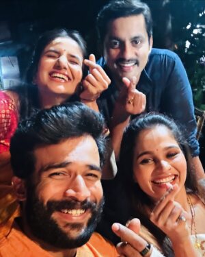 Pooja Birari Instagram - जहाँ चार यार मिल जायें ,वहीं रात हो गुलज़ार…

Happy night shift …😍🥰
.
@star_pravah 
.
.
.
.
.
#yedlaglepremach #starpravah #shoot #serial #enjoy #onset #fun #enjoylife #nightshift #cool #friends #raya #manjiri #jay #Rujuta #actress #marathi #marathiclebrity #actrorslife #viral #viralreels #viralpost #trend #trendy #trending #vibe #positivevibes #mypeople❤️
