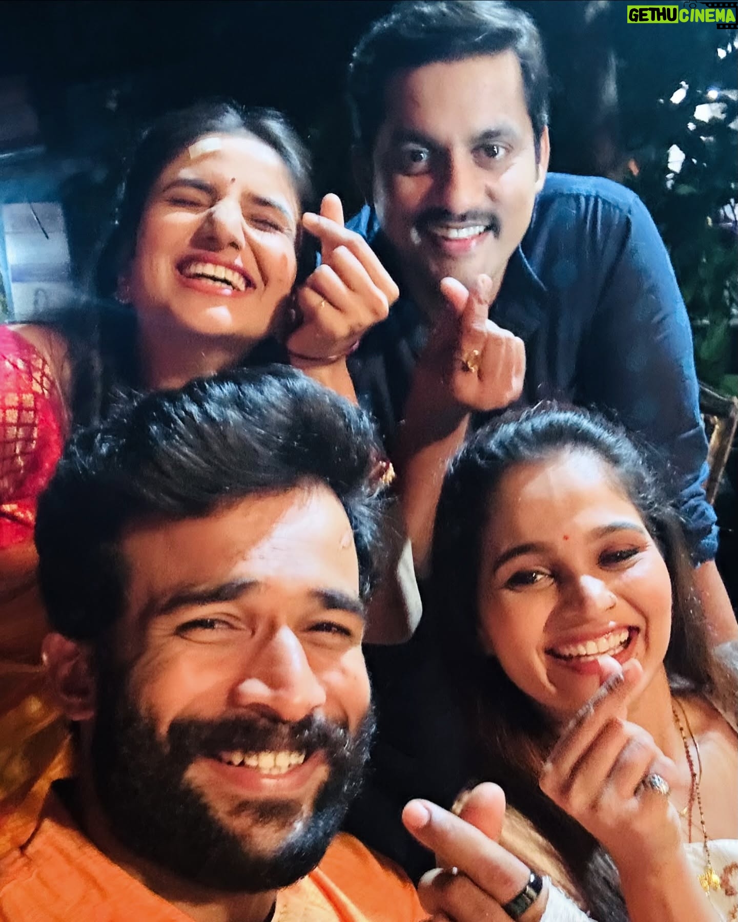 Pooja Birari - 21.3K Likes - जहाँ चार यार मिल जायें ,वहीं रात हो गुलज़ार…
Happy night shift …😍🥰
.
@star_pravah
.
.
.
.
.
#yedlaglepremach #starpravah #shoot #serial #enjoy #onset #fun #enjoylife #nightshift #cool #friends #raya #manjiri #jay #Rujuta #actress #marathi #marathiclebrity #actrorslife #viral #viralreels #viralpost #trend #trendy #trending #vibe #positivevibes #mypeople❤️