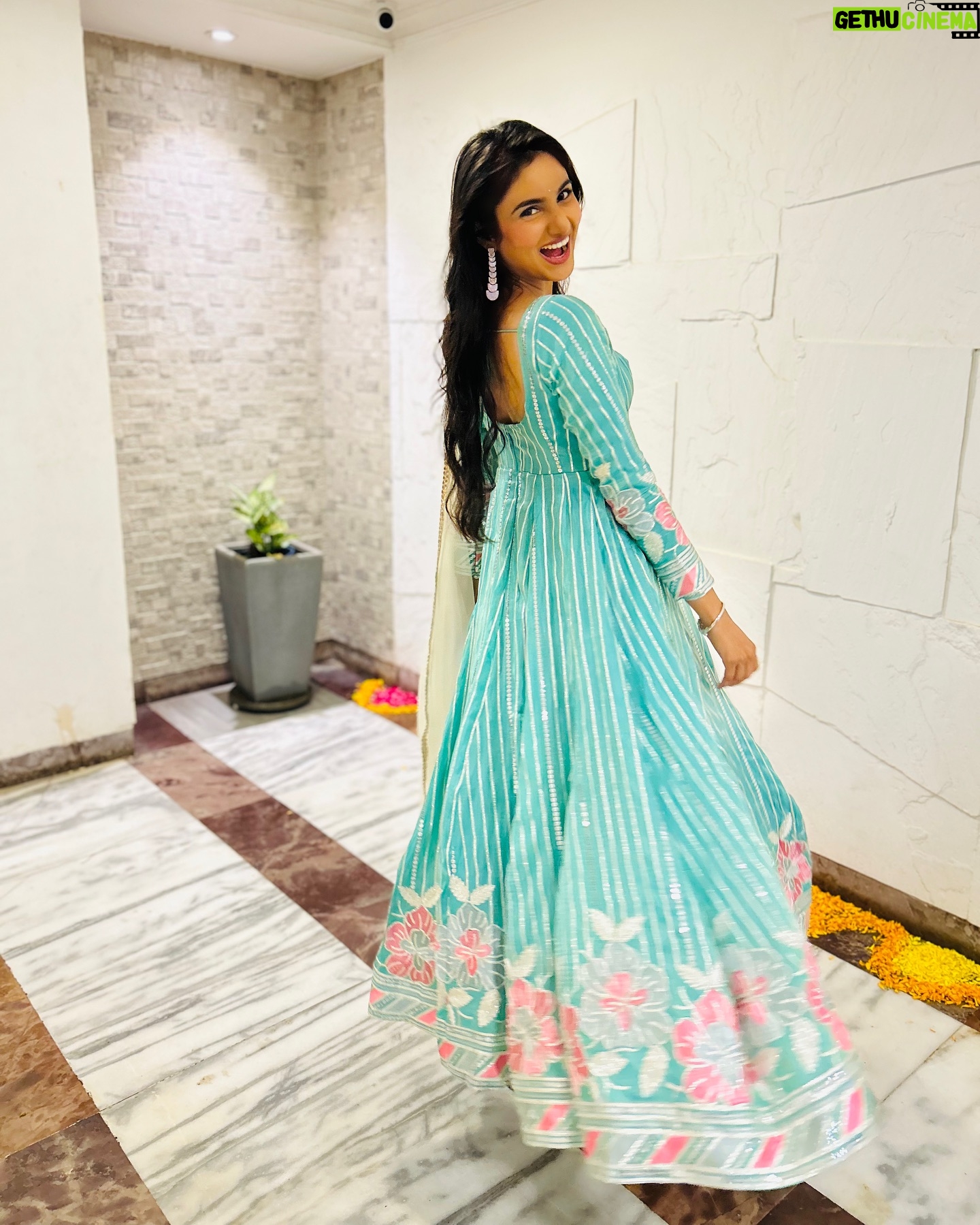 Pooja Birari - 17.6K Likes - 🪷🪷
.
.
Outfit by @tanvastra_
Styled by @tanmay_jangam
Clicks by @sangramasalvi