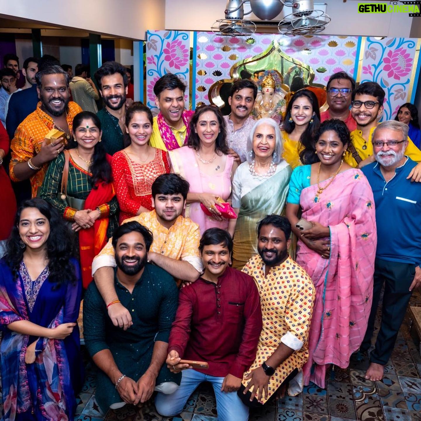 Pooja Birari - 10.1K Likes - Ganpati Bappa Morya 🙏🌺
.
Had great time with Yed Lagla Premacha family at @sandiipsikcand sirs Ganpati Poojan ❤️
Thankyou so much for inviting us 🤗