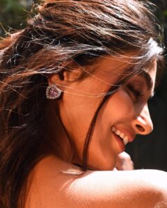 Actress Pooja Hegde HD Photos and Wallpapers February 2025