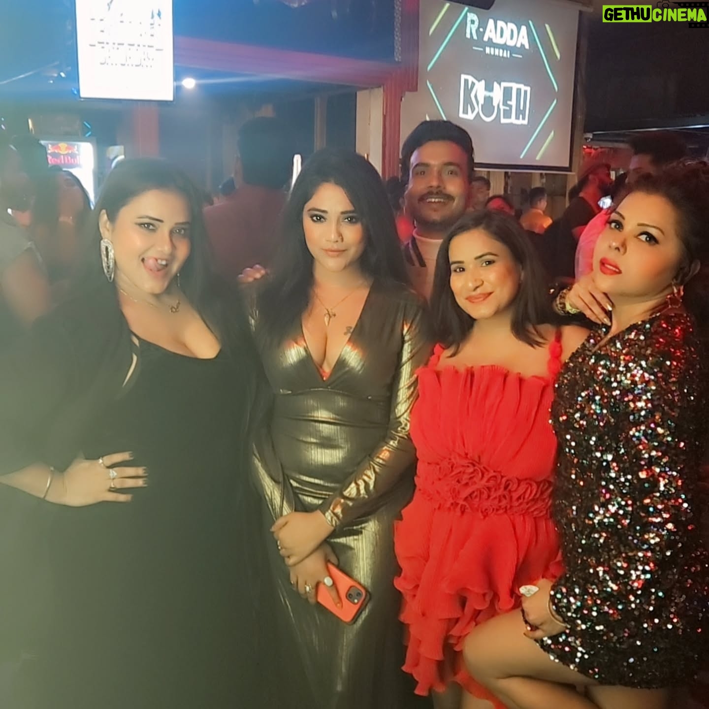 Pooja Poddar - 2K Likes -