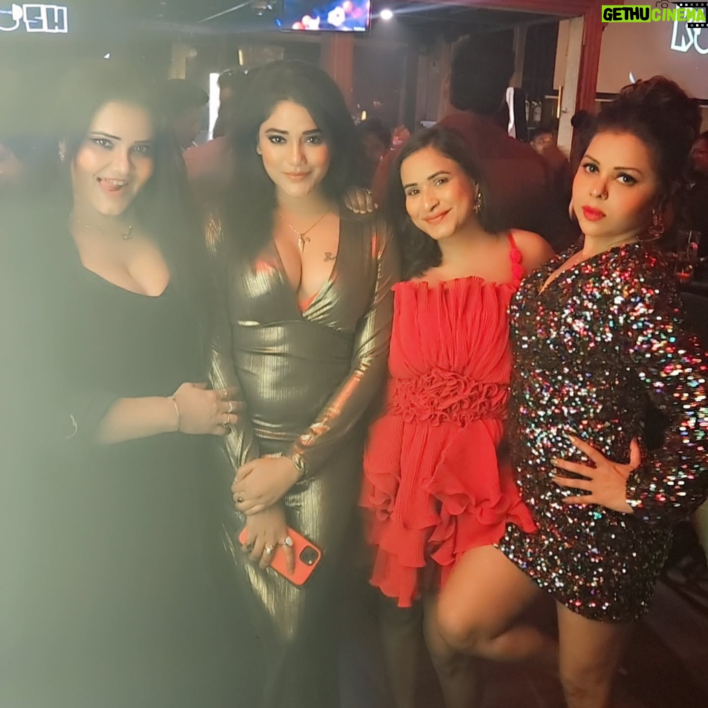 Pooja Poddar - 2K Likes -