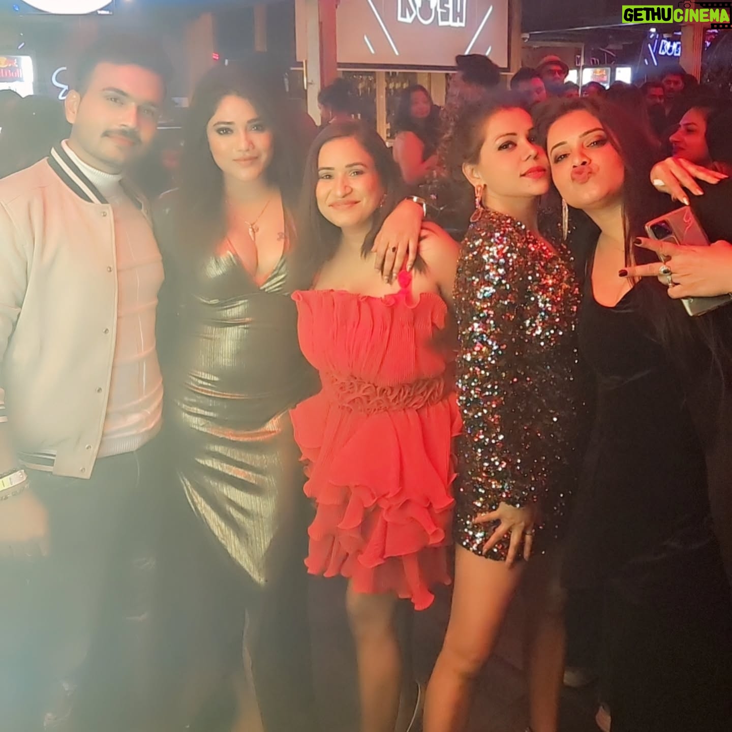 Pooja Poddar - 2K Likes -