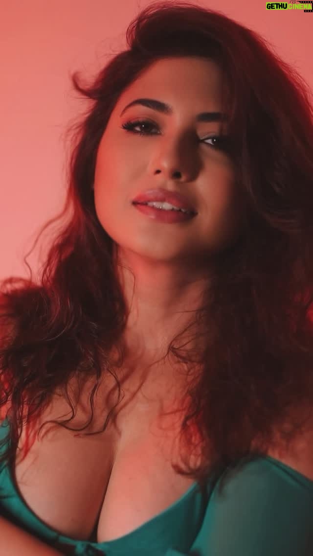 Poonam Rajput - 21.8K Likes - Meri jaan hai tu ismein koi shak na
Shak na tu kar chhadd de tu maayka
Honeymoon pe chalenge Jamaica, Jamaica
Chalenge Jamaica
Banu main jamaai teri maai ka 🤣
Shot by @labellaportraits 😊👌