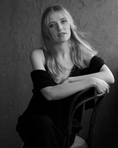 Actress Poppy Lee Friar HD Photos and Wallpapers May 2025