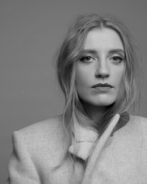 Poppy Lee Friar Instagram - Well, I keep getting told I look like Lee Miller lately! 🤔 thoughts? And damn I love her short haircut 😍

#leemiller #photographer #model #badass #artist #blackandwhitephotography #actress