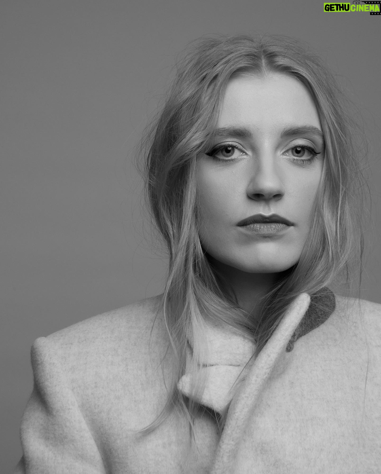 Poppy Lee Friar - 2.1K Likes - Well, I keep getting told I look like Lee Miller lately! 🤔 thoughts? And damn I love her short haircut 😍
#leemiller #photographer #model #badass #artist #blackandwhitephotography #actress