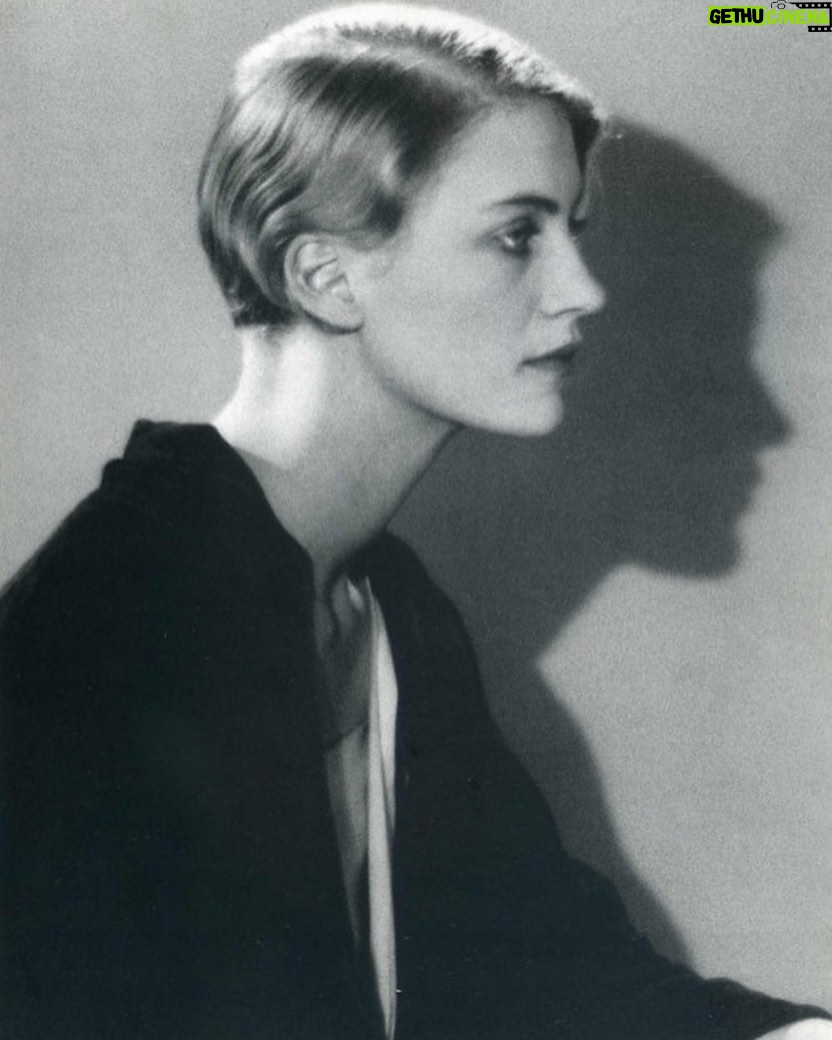 Poppy Lee Friar - 2.1K Likes - Well, I keep getting told I look like Lee Miller lately! 🤔 thoughts? And damn I love her short haircut 😍
#leemiller #photographer #model #badass #artist #blackandwhitephotography #actress