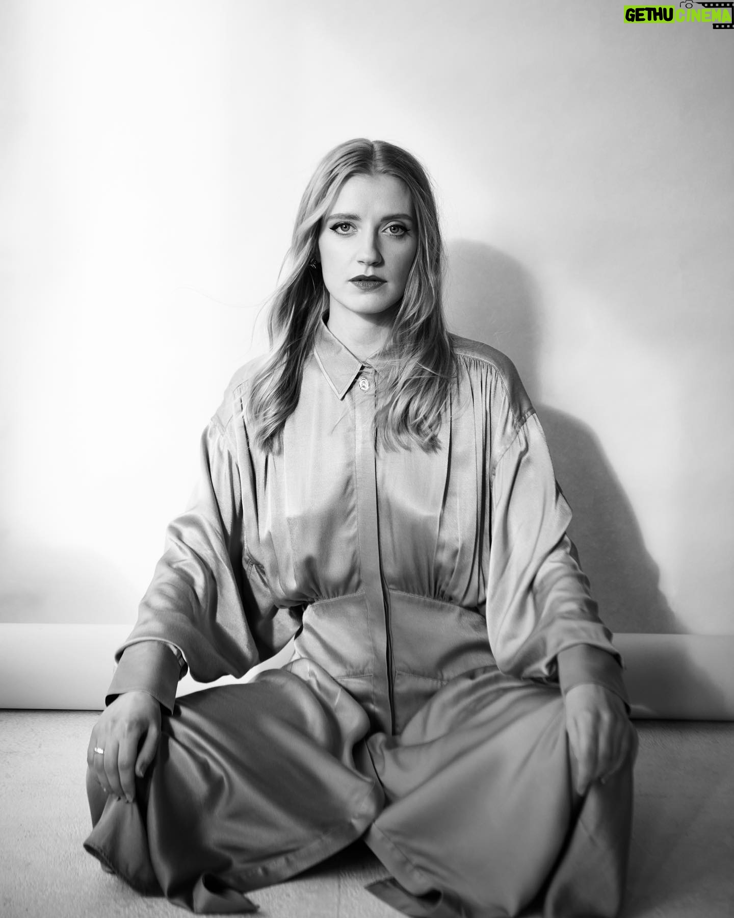 Poppy Lee Friar - 2.1K Likes - Well, I keep getting told I look like Lee Miller lately! 🤔 thoughts? And damn I love her short haircut 😍
#leemiller #photographer #model #badass #artist #blackandwhitephotography #actress