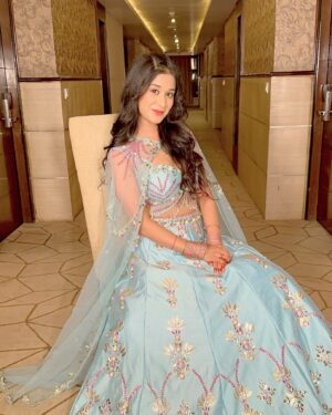 Prachi Bansal Instagram - Hey 2025💫

:
:
:
:

Outfit- @ashiesh_nx 

#2025 #traditional #potd #love #grateful #instagood #instagram #blue #outfitoftheday #prachibansal