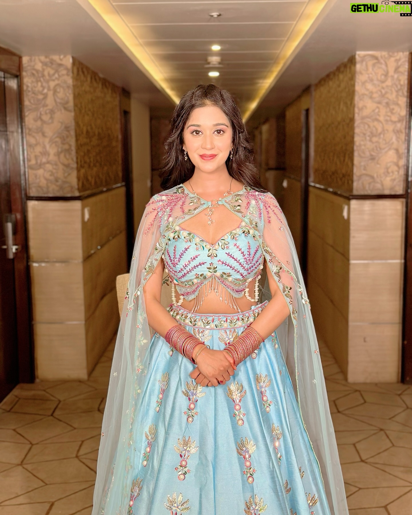 Prachi Bansal - 15.1K Likes - Hey 2025💫
:
:
:
:
Outfit- @ashiesh_nx
#2025 #traditional #potd #love #grateful #instagood #instagram #blue #outfitoftheday #prachibansal