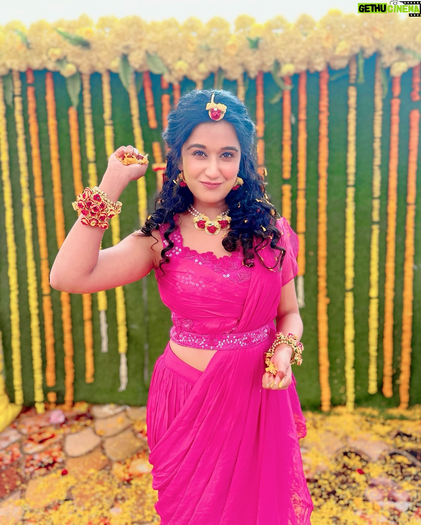 Prachi Bansal - 19.1K Likes - Suji ki haldi🩷💗
:
:
:
:
:
:
Outfit: @gangorebridalstudio
#instagood #instagram #haldi #traditional #photooftheday #prachibansal