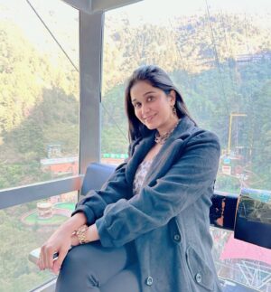 Prachi Bansal Instagram - Pahado ki baat hi alag hai💗

:
:
:
:
:
:
:

#instagood #mountainlovers #trending #mood #moodygrams #2025 #prachibansal