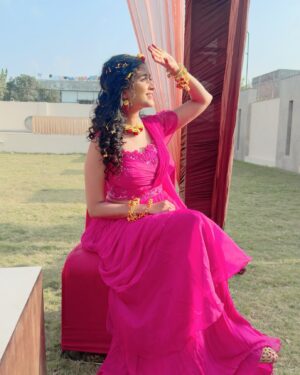 Prachi Bansal Instagram - Suji ki haldi🩷💗

:
:
:
:
:
:
Outfit: @gangorebridalstudio 

#instagood #instagram #haldi #traditional  #photooftheday #prachibansal
