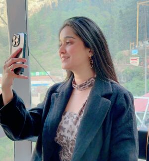 Prachi Bansal Instagram - Pahado ki baat hi alag hai💗

:
:
:
:
:
:
:

#instagood #mountainlovers #trending #mood #moodygrams #2025 #prachibansal
