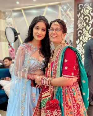Prachi Bansal Instagram - Hey 2025💫

:
:
:
:

Outfit- @ashiesh_nx 

#2025 #traditional #potd #love #grateful #instagood #instagram #blue #outfitoftheday #prachibansal