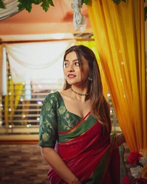 Prakruti Mishra Instagram - Sankranti special ✨🌾
.
.
.
.
.
.
Wearing @suta_bombay 🥻
📸 @cinematic_toka_