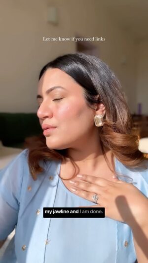 Pratibha Bhadauria Instagram - Let’s created a Dewy-Glossy ✨ makeup look. 
Comment for links 🔗 

Products used –

✨@maccosmeticsindia lip conditioner
✨@foxtaleskin SPF 70 sunscreen
✨@lakmeindia 9to5 primer   matte Liquid concealer
✨For dewy base – MAC Strob Cream hydrant   any matte foundation of your choice ( I used huda ) 
✨On eyes – Mac Swiss chocolate matte eye shadow    Mac X el seed highlighter
✨@kaybykatrina chestnut brown eye brow pencil
✨@simplynam.beauty Cream blush ( Sister from another mister )
✨@benefitindia Bahama mama bronzer
✨@maccosmeticsindia Velvet teddy matte lipstick
✨@lorealindia Lash Paradise Mascara

Dewy makeup tutorial , Glowing skin makeup tutorial , glass skin makeup, Dewy makeup products , Summer dewy makeup tutorial , Glossy makeup , get ready with me , makeup hacks , beauty hacks , Dewy makeup hacks , Korean dewy makeup , Grwm 

#dewymakeup #grwm #getreadywithme #glassskinmakeup #tutorial #naturalmakeup #glowingmakeup #koreandewymakeup