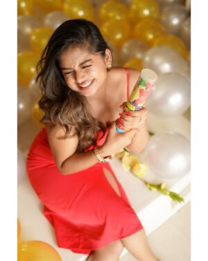 Preethi Sharma Instagram - Thank u so much everyone for all the lovely wishes! I am so so lucky to have so many people sending across nothing but love and blessing in my DM 🥰🌎🥺🫂. 

If anybody ask me what is the best gift u have ever received, I’ll always say “MY FAMILY “ which is u guys …🌎🫂🫶🏻🫰🏻❤️ 

Extraaa love for all the FP’s who make lovely edits and shower me with 24/7 not just on 31st JAN 🥰

I love you guys so much …❤️

Pc: @camerasenthil 
Mua : @jeevithamakeupartistry 
Organised by @rrajeshananda  my sweet anna ❤️

#preebirthdayshoot #birthdayphotoshoot #birthdaywishes #preefam☮️ #preevibes☮️ #preelovesyou☮️