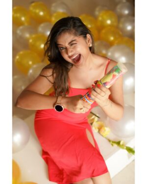 Preethi Sharma Instagram - Thank u so much everyone for all the lovely wishes! I am so so lucky to have so many people sending across nothing but love and blessing in my DM 🥰🌎🥺🫂. 

If anybody ask me what is the best gift u have ever received, I’ll always say “MY FAMILY “ which is u guys …🌎🫂🫶🏻🫰🏻❤️ 

Extraaa love for all the FP’s who make lovely edits and shower me with 24/7 not just on 31st JAN 🥰

I love you guys so much …❤️

Pc: @camerasenthil 
Mua : @jeevithamakeupartistry 
Organised by @rrajeshananda  my sweet anna ❤️

#preebirthdayshoot #birthdayphotoshoot #birthdaywishes #preefam☮️ #preevibes☮️ #preelovesyou☮️