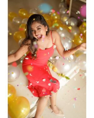 Preethi Sharma Instagram - Thank u so much everyone for all the lovely wishes! I am so so lucky to have so many people sending across nothing but love and blessing in my DM 🥰🌎🥺🫂. 

If anybody ask me what is the best gift u have ever received, I’ll always say “MY FAMILY “ which is u guys …🌎🫂🫶🏻🫰🏻❤️ 

Extraaa love for all the FP’s who make lovely edits and shower me with 24/7 not just on 31st JAN 🥰

I love you guys so much …❤️

Pc: @camerasenthil 
Mua : @jeevithamakeupartistry 
Organised by @rrajeshananda  my sweet anna ❤️

#preebirthdayshoot #birthdayphotoshoot #birthdaywishes #preefam☮️ #preevibes☮️ #preelovesyou☮️