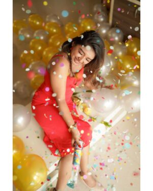 Preethi Sharma Instagram - Thank u so much everyone for all the lovely wishes! I am so so lucky to have so many people sending across nothing but love and blessing in my DM 🥰🌎🥺🫂. 

If anybody ask me what is the best gift u have ever received, I’ll always say “MY FAMILY “ which is u guys …🌎🫂🫶🏻🫰🏻❤️ 

Extraaa love for all the FP’s who make lovely edits and shower me with 24/7 not just on 31st JAN 🥰

I love you guys so much …❤️

Pc: @camerasenthil 
Mua : @jeevithamakeupartistry 
Organised by @rrajeshananda  my sweet anna ❤️

#preebirthdayshoot #birthdayphotoshoot #birthdaywishes #preefam☮️ #preevibes☮️ #preelovesyou☮️
