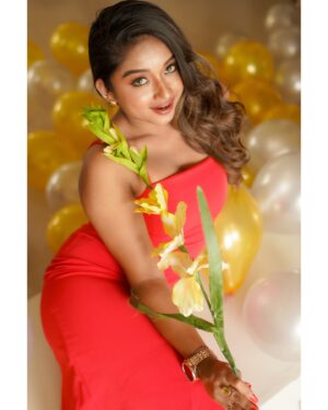 Preethi Sharma Instagram - Thank u so much everyone for all the lovely wishes! I am so so lucky to have so many people sending across nothing but love and blessing in my DM 🥰🌎🥺🫂. 

If anybody ask me what is the best gift u have ever received, I’ll always say “MY FAMILY “ which is u guys …🌎🫂🫶🏻🫰🏻❤️ 

Extraaa love for all the FP’s who make lovely edits and shower me with 24/7 not just on 31st JAN 🥰

I love you guys so much …❤️

Pc: @camerasenthil 
Mua : @jeevithamakeupartistry 
Organised by @rrajeshananda  my sweet anna ❤️

#preebirthdayshoot #birthdayphotoshoot #birthdaywishes #preefam☮️ #preevibes☮️ #preelovesyou☮️