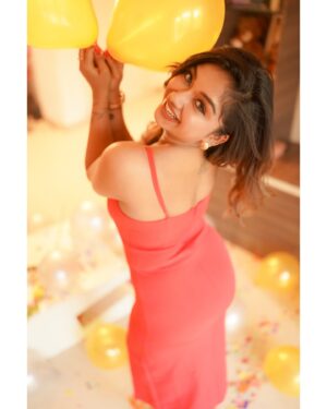 Preethi Sharma Instagram - Thank u so much everyone for all the lovely wishes! I am so so lucky to have so many people sending across nothing but love and blessing in my DM 🥰🌎🥺🫂. 

If anybody ask me what is the best gift u have ever received, I’ll always say “MY FAMILY “ which is u guys …🌎🫂🫶🏻🫰🏻❤️ 

Extraaa love for all the FP’s who make lovely edits and shower me with 24/7 not just on 31st JAN 🥰

I love you guys so much …❤️

Pc: @camerasenthil 
Mua : @jeevithamakeupartistry 
Organised by @rrajeshananda  my sweet anna ❤️

#preebirthdayshoot #birthdayphotoshoot #birthdaywishes #preefam☮️ #preevibes☮️ #preelovesyou☮️