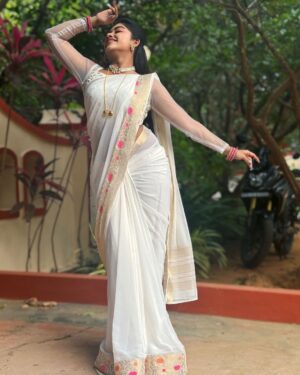 Preethi Sharma Instagram - 🦢🪷🕊️

Saree from @ashas_womens_collection 😍
Blouse from @studio_sushma ✨

#shootmode #aadhya #psr #zeetelugu #hyd #preefam☮️ #preevibes☮️ #preelovesyou☮️