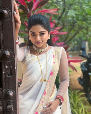 Preethi Sharma Instagram - 🦢🪷🕊️

Saree from @ashas_womens_collection 😍
Blouse from @studio_sushma ✨

#shootmode #aadhya #psr #zeetelugu #hyd #preefam☮️ #preevibes☮️ #preelovesyou☮️