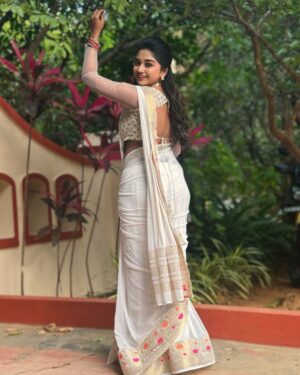 Preethi Sharma Instagram - 🦢🪷🕊️

Saree from @ashas_womens_collection 😍
Blouse from @studio_sushma ✨

#shootmode #aadhya #psr #zeetelugu #hyd #preefam☮️ #preevibes☮️ #preelovesyou☮️