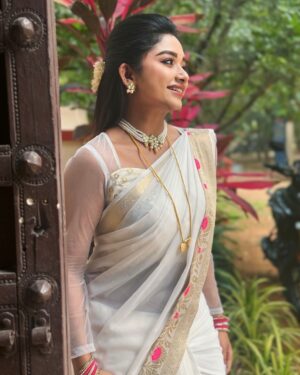 Preethi Sharma Instagram - 🦢🪷🕊️

Saree from @ashas_womens_collection 😍
Blouse from @studio_sushma ✨

#shootmode #aadhya #psr #zeetelugu #hyd #preefam☮️ #preevibes☮️ #preelovesyou☮️