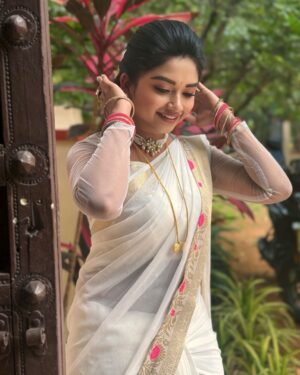 Preethi Sharma Instagram - 🦢🪷🕊️

Saree from @ashas_womens_collection 😍
Blouse from @studio_sushma ✨

#shootmode #aadhya #psr #zeetelugu #hyd #preefam☮️ #preevibes☮️ #preelovesyou☮️