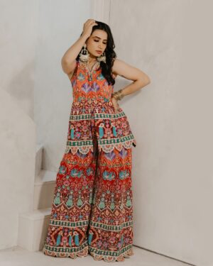 Priya Ahuja Instagram - You don’t have to be born beautiful to be wildly attractive 🦋 🌼 ✨ 

Outfit : @rajkumari_by_richahaware 
Videographer: @photo_vinayak 
Makeup : @makeoverbydipika 
Earrings: @opasa.jewellery x @_anushkapuri_ 
Location : @crayonstudiorental 

#collaboration #suit #outfits #fits #festival #wedding  #traditional #indianwear #jewellery #makeup #grwm #grwpri #outfitoftheday #reel #indianwear

Festival wedding vibes traditional indianwear jewellery makeup grwm get ready with me outfit