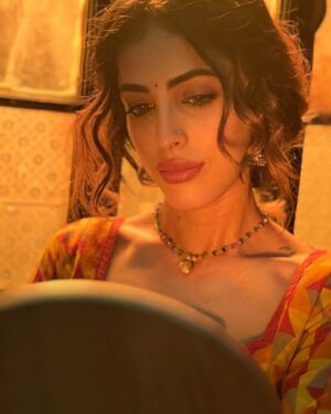 Priya Banerjee Instagram - Moments of being Joba 🌺

CHAALCHITRO releasing PAN-INDIA after receiving tremendous amount of love and support all over Bengal. Thank you to each one of you for making this happen.♥️

Watch it in theatres all over India from January 10th. See you all at the cinemas ✨

@pratimdgupta 
@friends_communication