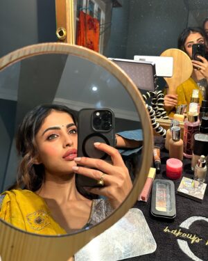 Priya Banerjee Instagram - Moments of being Joba 🌺

CHAALCHITRO releasing PAN-INDIA after receiving tremendous amount of love and support all over Bengal. Thank you to each one of you for making this happen.♥️

Watch it in theatres all over India from January 10th. See you all at the cinemas ✨

@pratimdgupta 
@friends_communication