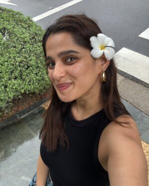 Priya Bapat Instagram - Doing what I like the most 📖☕️🎧 

#sweeleemusiccompany #singapore #clarkyquay