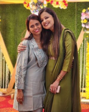 Priya Choudhury Instagram - Surrounded by love and favourite people 🥰❤️
@hellorasmita @ira.acharya @aditrispeaks
.
.
.
Makeup @hplussalon