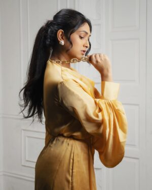 Priyadarshini Indalkar Instagram - Sweet bhi , Salty bhi ! 🌝
.
.
.
.
.
@siddheshparkar 
@sulbhavsonawane 
@aniket_randale_ 
@padwal_mahesh1327 
@sameer_gawde_photography 

#almostcomedy #everestentertainment #goldendust