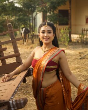 Priyamvada Kant Instagram - शारदा 🍂
mera Tenalirama parivar 
Last slide is my fav 🫶