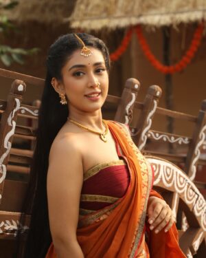 Priyamvada Kant Instagram - शारदा 🍂
mera Tenalirama parivar 
Last slide is my fav 🫶