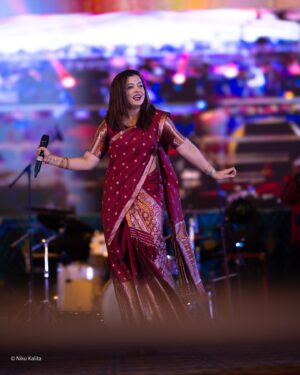 Priyanka Bharali Instagram - যোৱা ৪ ফেব্ৰুৱাৰী তাৰিখে বজালীত আয়োজিত অসম সাহিত্য সভাৰ সপ্ত-সপ্ততিতম দ্বি বাৰ্ষিক অধিবেশনৰ সাংস্কৃতিক সন্ধিয়াত গীত পৰিৱেশন কৰি অতি আনন্দিত হ’লো....সকলোলৈ আন্তৰিক ধন্যবাদ আৰু কৃতজ্ঞতা জ্ঞাপন কৰিছো🙏

Thank you @nikukalitaphotography 
@jinku_makeup 
@bidyut_rakesh 

#asomsahityasabha2025 #priyankabharali #priyankabharaliofficial #priyankabharalifanclub #priyankabharalilive #newpost #instagram #instagood #instamood #instalike #singer #indiansingers #performer #assam #bojali #guwahati #thankfulgratefulblessed #❤️🙏🧿