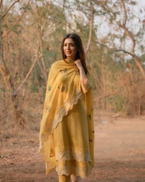 Priyanka Khera Instagram - ओ सूरत ओ एस दी, परियां वर्गी सीरत दी ओयम मरियम लगदी 💫