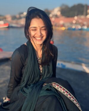 Priyanka M Jain Instagram - Kashi🌊🧿

.

.

.

.

.

#priyanka #kashi #varanasi #priyankamjain #ganga #banaras #kumbh #kumbhmela #love #india