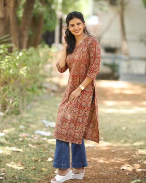 Priyanka Tendolkar Instagram - Fashion is what you buy, style is what you do with it”
Enjoy clothing ideas with कलासूत CLOTHING BRAND..,
*Unique look kalamkari Cotton kurti* for women, women wear, cotton kurti, 
Pure cotton fabric, prints for womens 
(Fabric - cotton
Pattern - kalamkari )

In frame : @priyanka_tendolkar
Click: @rohitographs
Style by @kalasutaa
Makeup-hair by @the_look_changer_
.
.
.
Book your print now! For more information Dm or get us on whatsapp.
 91 9326594426