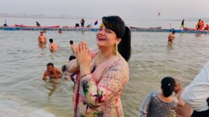 Priyanka Tiwari Instagram - My First Kumbh Mela 🙏

From the moment I arrived, I was mesmerized by the vibrant energy of the Mela. The meticulously planned tent city was a marvel, offering a comfortable and secure stay.

The culinary delights were a treat for my taste buds! Savoring the local flavors and traditional cuisine was an absolute delight.

But the pièce de résistance was the #TrivaniSangamDarshan – witnessing the confluence of the Ganga, Yamuna, and Saraswati rivers was a deeply spiritual experience.

The boat ride along the Ganges was breathtaking, offering a unique perspective on the Mela’s grandeur.

I’m still reeling from the incredible experience, and I’m so thankful to have had the opportunity to be a part of this ancient tradition.

A huge shoutout to @uttarpradeshtourism for their exceptional hospitality and organization!
.
Detail Video is out on my YouTube Channel .

#KumbhMela #Prayagraj #UttarPradeshTourism #SpiritualJourney #CulturalHeritage #mahakumbh2025 #fyp