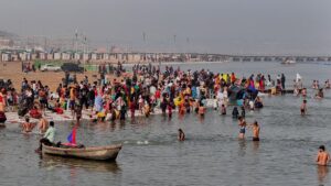 Priyanka Tiwari Instagram - My First Kumbh Mela 🙏

From the moment I arrived, I was mesmerized by the vibrant energy of the Mela. The meticulously planned tent city was a marvel, offering a comfortable and secure stay.

The culinary delights were a treat for my taste buds! Savoring the local flavors and traditional cuisine was an absolute delight.

But the pièce de résistance was the #TrivaniSangamDarshan – witnessing the confluence of the Ganga, Yamuna, and Saraswati rivers was a deeply spiritual experience.

The boat ride along the Ganges was breathtaking, offering a unique perspective on the Mela’s grandeur.

I’m still reeling from the incredible experience, and I’m so thankful to have had the opportunity to be a part of this ancient tradition.

A huge shoutout to @uttarpradeshtourism for their exceptional hospitality and organization!
.
Detail Video is out on my YouTube Channel .

#KumbhMela #Prayagraj #UttarPradeshTourism #SpiritualJourney #CulturalHeritage #mahakumbh2025 #fyp